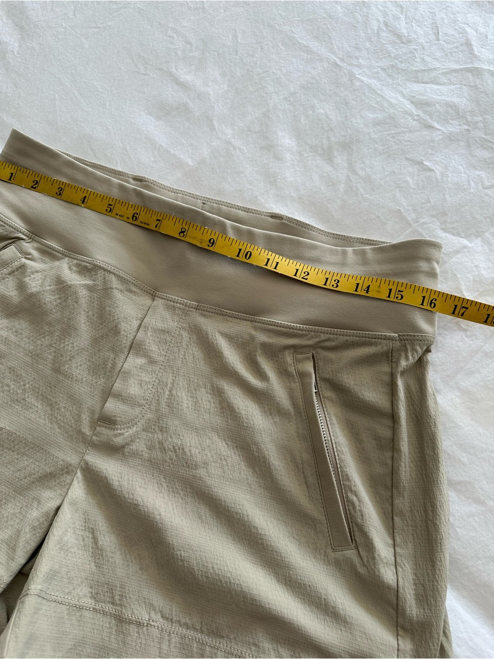 Athleta Khaki/Tan High-Rise Athletic Shorts size 10 - Picture 5 of 11